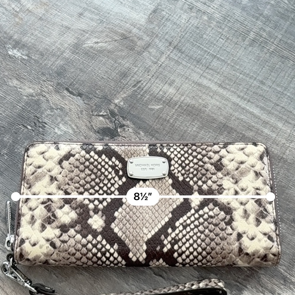 Michael Kors Cream and Brown Wallet with Sophisticated Design - Picture 2 of 4